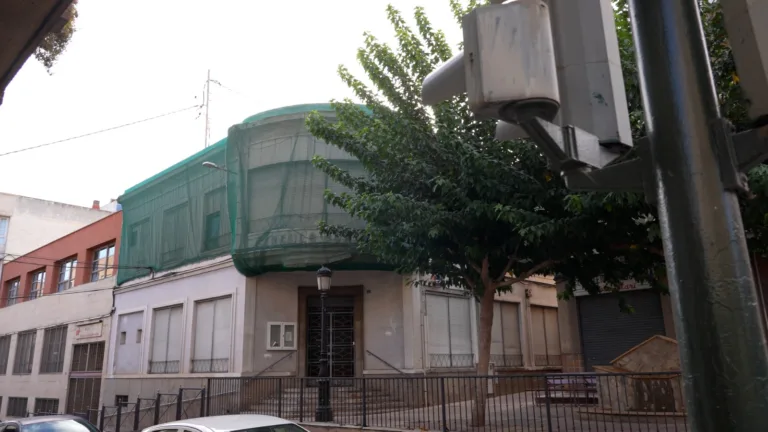 El PSOE denuncia casi 100 días sin licitar la rehabilitación del casino de Torreagüera