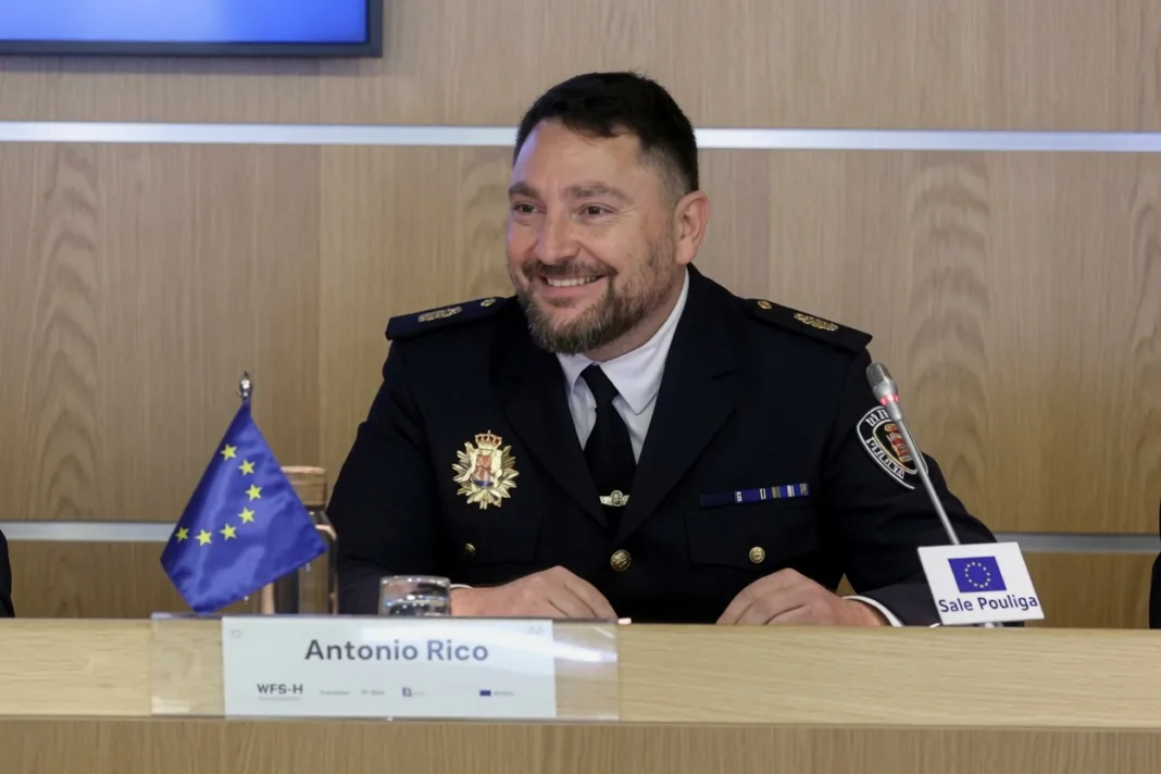 Hay Derecho reconoce a un policía de Murcia premiado por Antifraude por denunciar irregularidades Hay Derecho reconoce a un policía de Murcia premiado por Antifraude por denunciar irregularidades