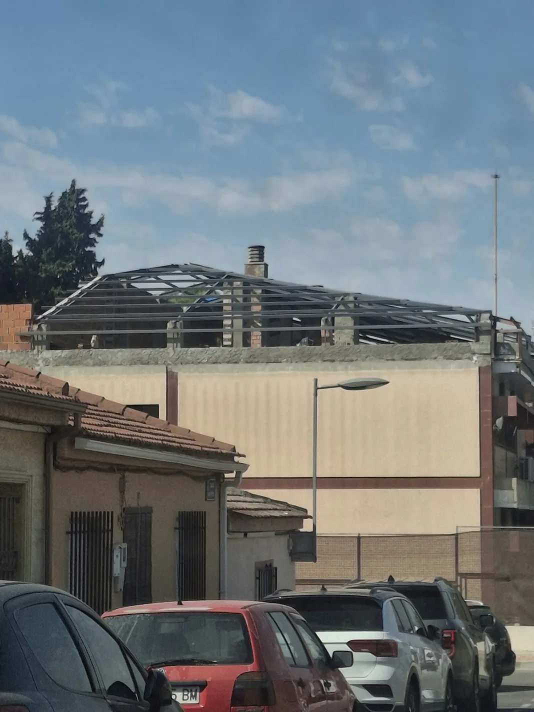 El CEIP San Miguel arranca el curso con la cubierta aún sin terminar El CEIP San Miguel arranca el curso con la cubierta aún sin terminar