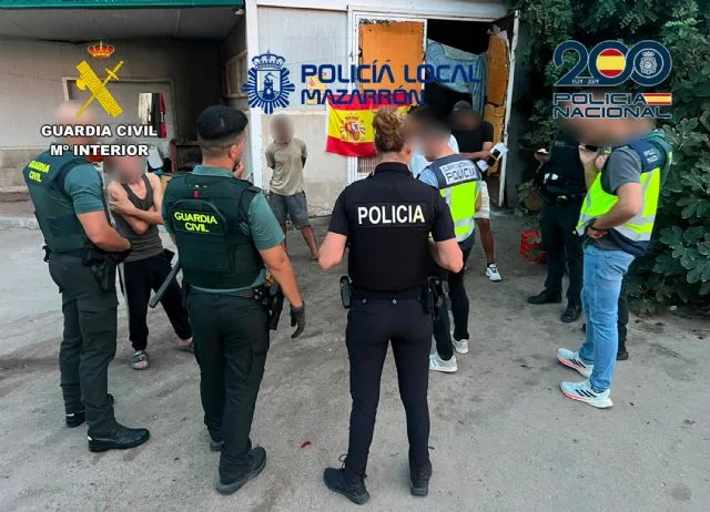 Un operativo conjunto en Mazarrón deja seis detenidos por estancia irregular y 13 infracciones Un operativo conjunto en Mazarrón deja seis detenidos por estancia irregular y 13 infracciones