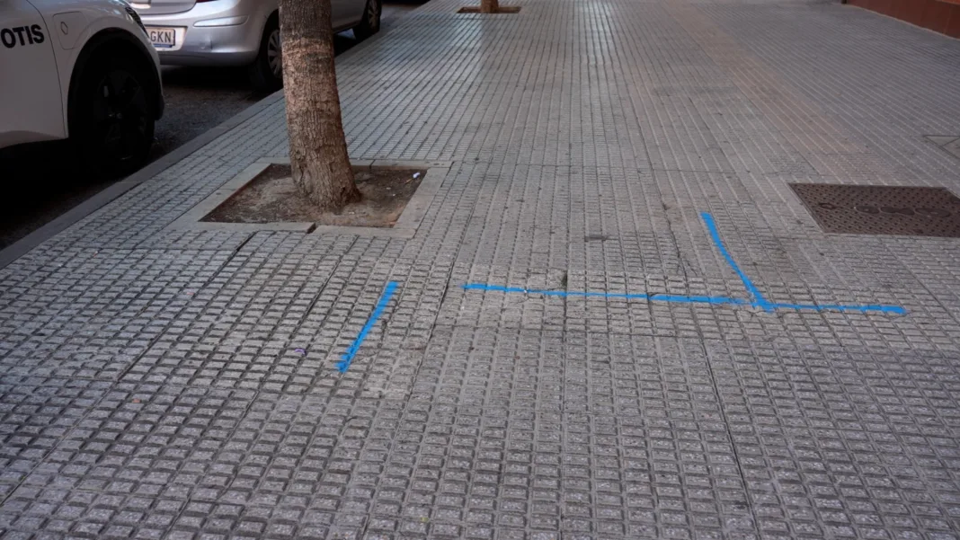 BALSONAS SEÑALIZADAS EN EL PALMAR SIN ARREGLAR El PSOE denuncia meses de espera para reparaciones prometidas en tres días en Murcia