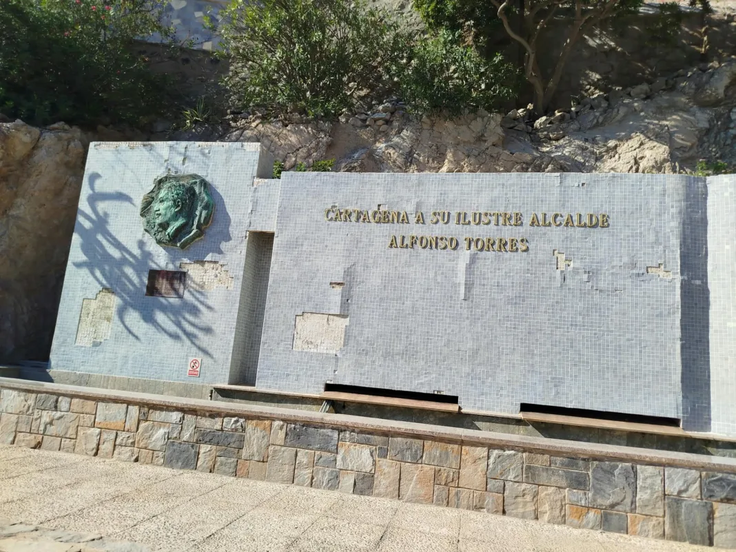 Foto Parque Torres El Partido Cantonal denuncia el deterioro del Parque Torres y exige restaurar sus murales