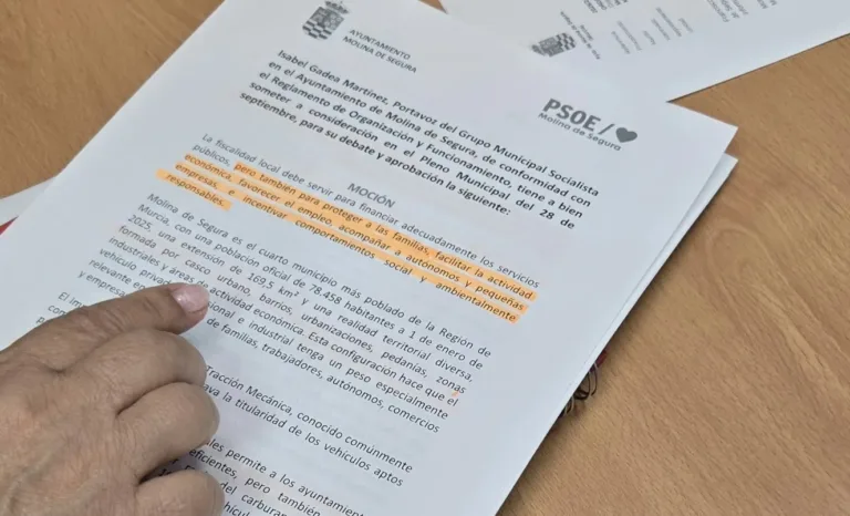 Molina tramita una rebaja del 5 % en el impuesto de circulación para recibos domiciliados