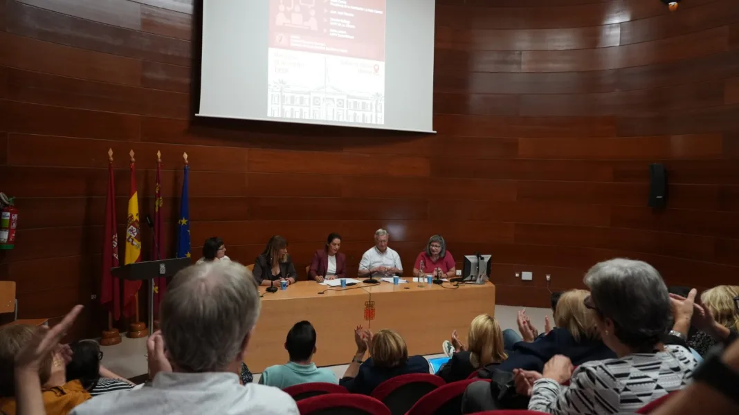 Asociaciones vecinales de Murcia reclaman más voz y respuestas a sus demandas Asociaciones vecinales de Murcia reclaman más voz y respuestas a sus demandas