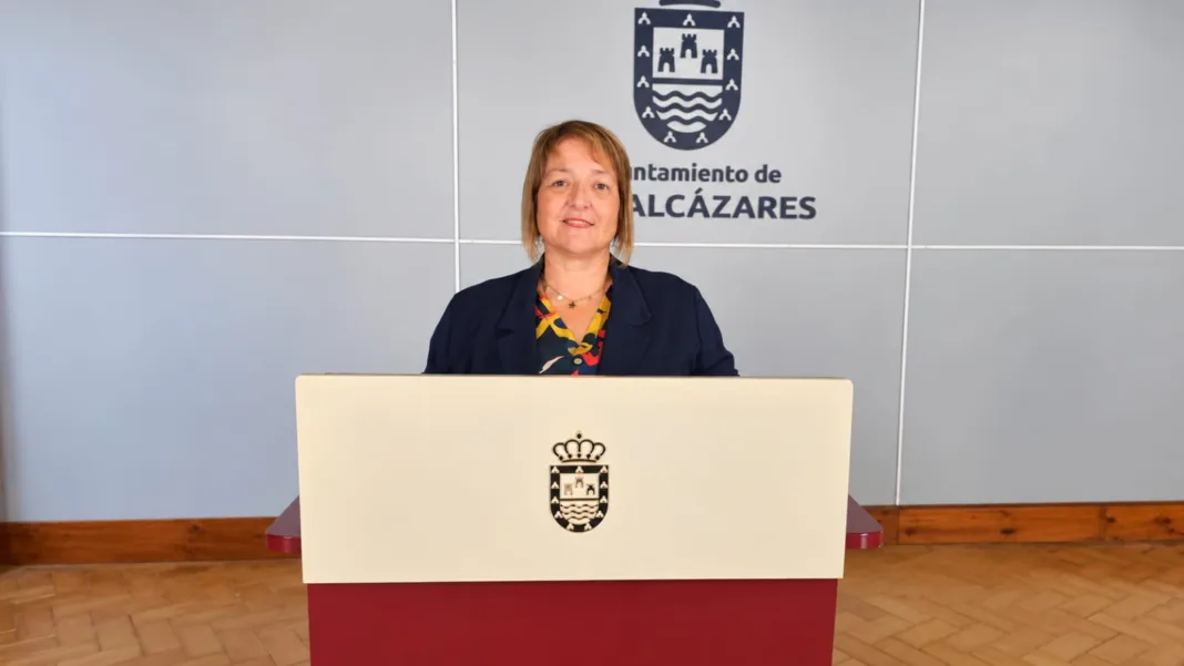 María José Benzal concejal Política Social Los Alcázares bonificará el agua a pensionistas y la basura también a familias numerosas.