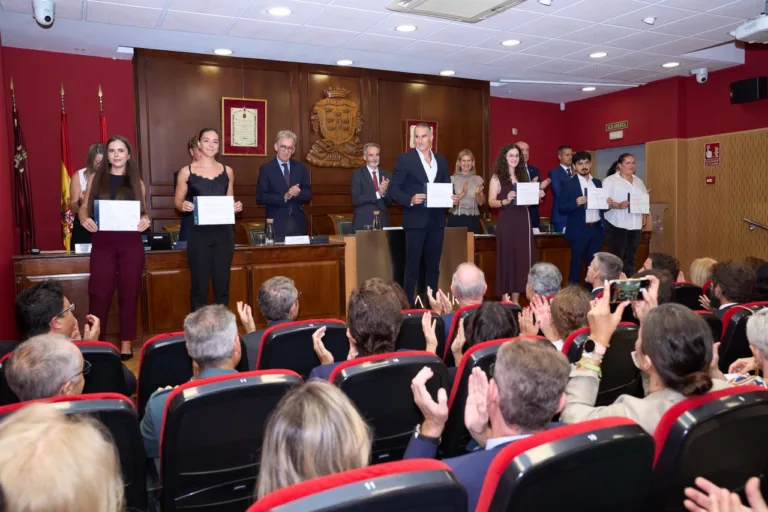 La Escuela de Práctica Jurídica de Murcia entrega los diplomas de Abogacía y Procura