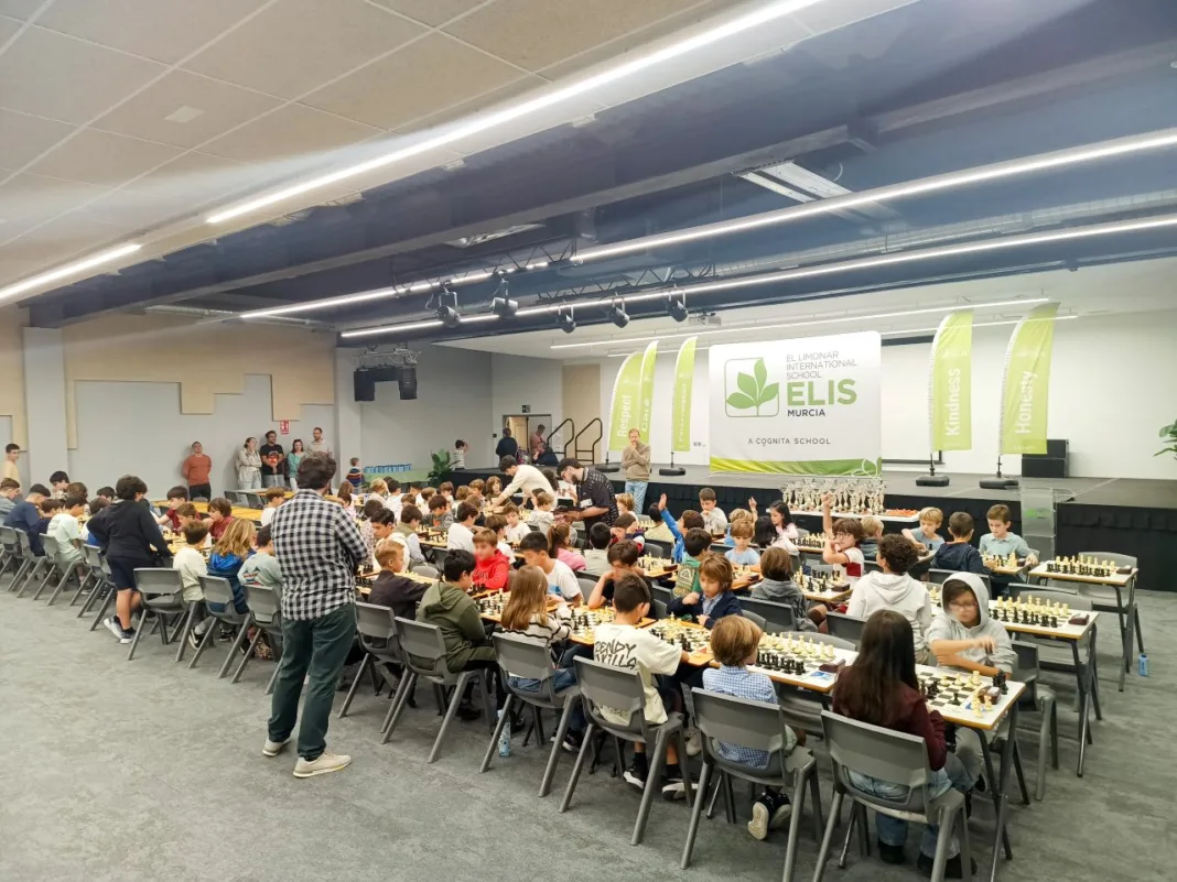 Un centenar de escolares abre en Murcia el XX Circuito Educajedrez