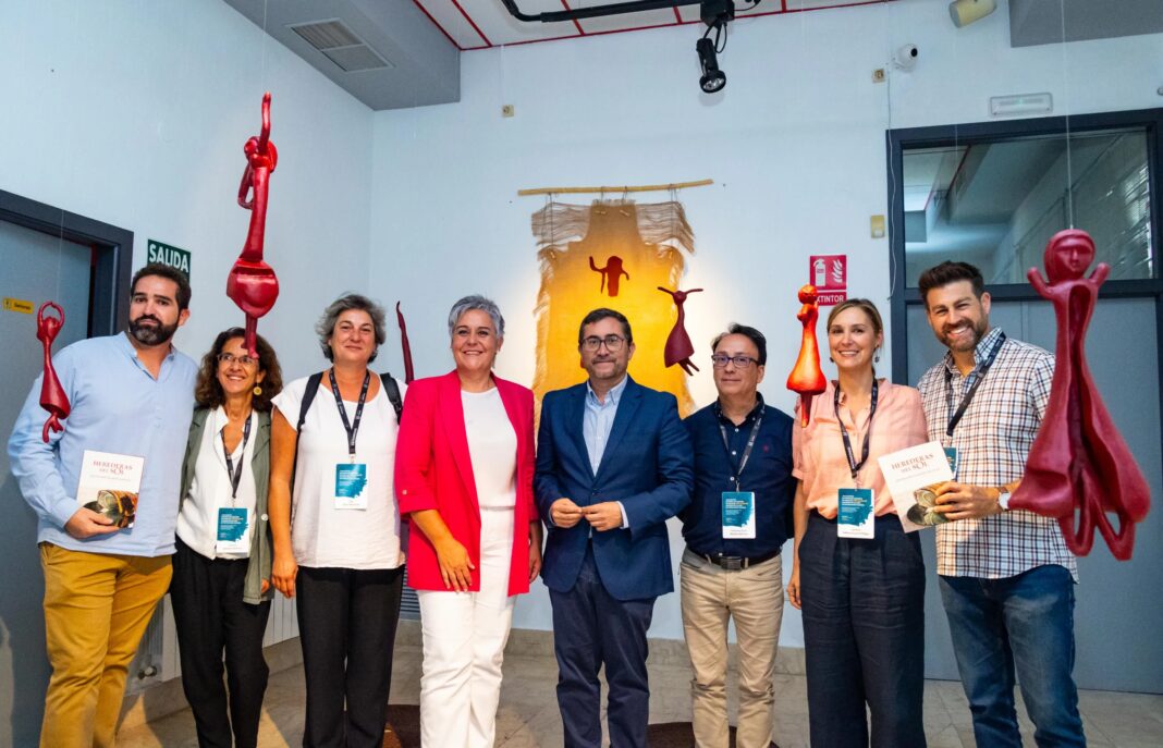 Las mujeres del arte rupestre cobran volumen en una exposición en Calasparra
